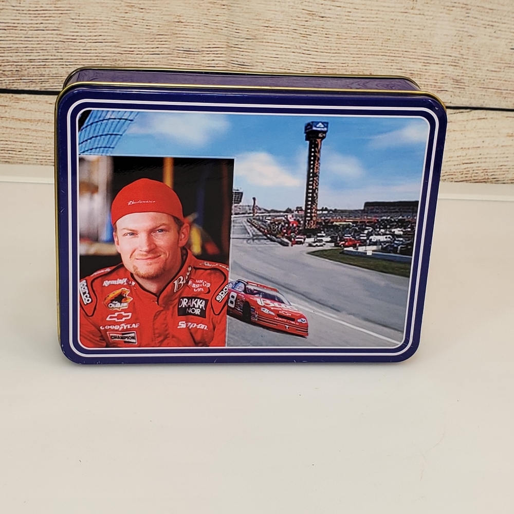 🎁Nascar tin box